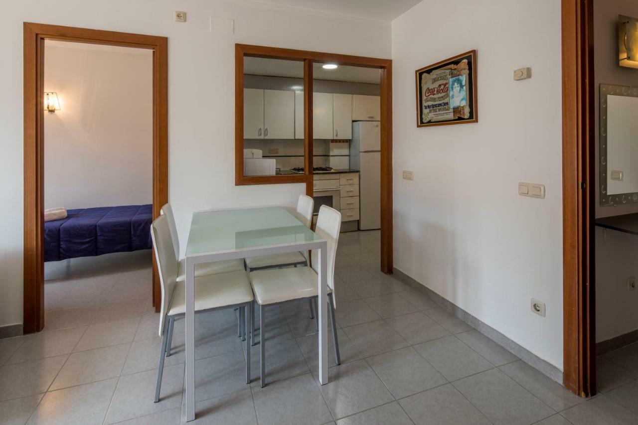 Apartamento Castell De Perelada Apartment Girona Bagian luar foto